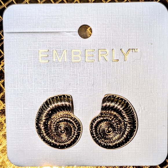 emberly Jewelry - Golden Metallic Shell Earrings